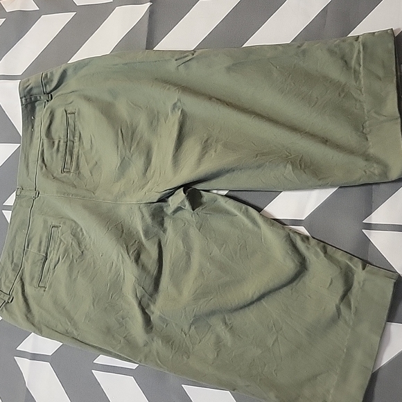 Knee length shorts - Picture 6 of 6